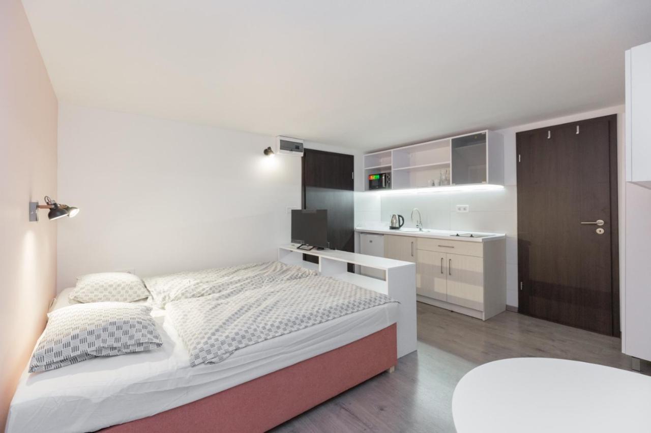 Minimalist Styled Tiny Ap @New York Cafe Apartment Budapest Exterior photo